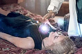 Energetische Heilbehandlung bei einer Frau, die psychosomatisch erkrankt ist.